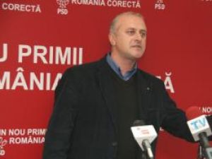 Acţiune: PSD Suceava face chetă ca să-i cumpere un costum preşedintelui Băsescu