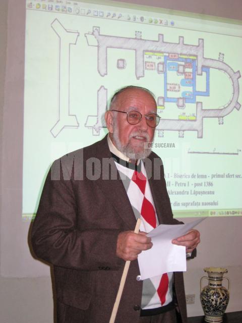 Arheologul Adrian Bătrîna şi imaginea proiectată a planurilor suprapuse ale bisericii Sf. Nicolae din Rădăuţi
