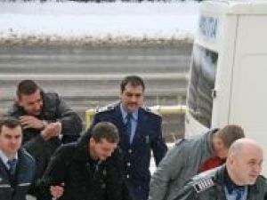 Zabalotnicu, Ciuntu şi Serediuc au fost aduşi, ieri, în jurul prânzului, la sediul Judecătoriei Suceava, procurorii cerând arestarea lor preventivă