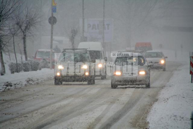 Ninsori şi intensificări ale vântului până vineri