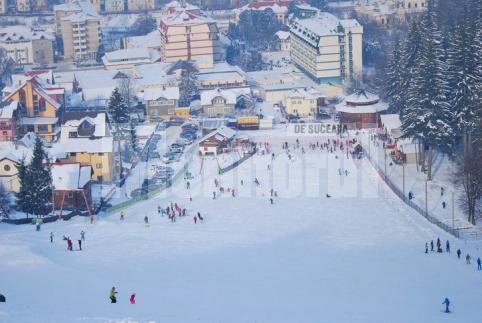 Aproximativ 150 de reprezentanţi ai staţiunilor de schi din România vor sosi, astăzi, la Vatra Dornei
