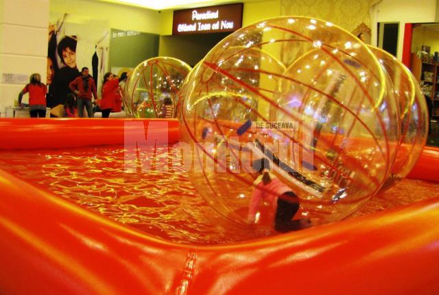 AquaRun: Piscină şi multă distracţie pentru copii şi adolescenţi, la Iulius Mall