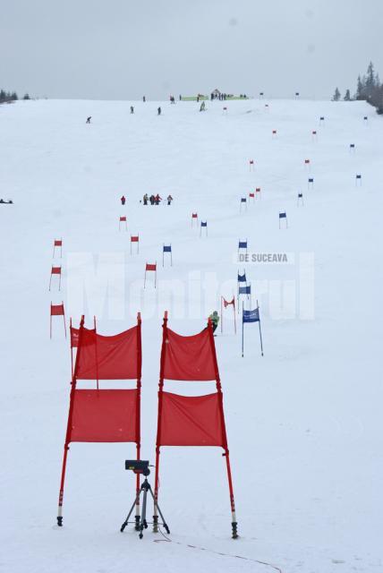 La proba de slalom uriaş s-au înscris la start 108 concurenţi