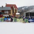 La baza pârtiei, reprezentanţii şcolilor de schi îşi susţineau favoriţii