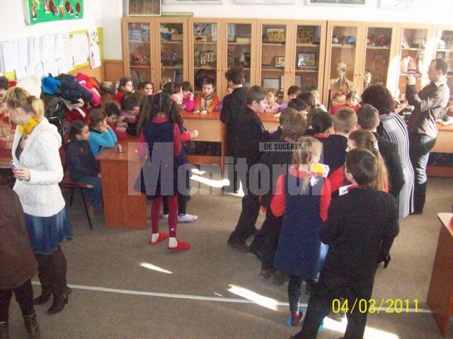 Flori şi mărţişoare: Zilele Şcolii Nr. 1 Gura Humorului, ediţia a VI-a