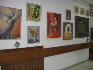 Expoziţia de pictură şi tapiserie „Armonii de primăvară”