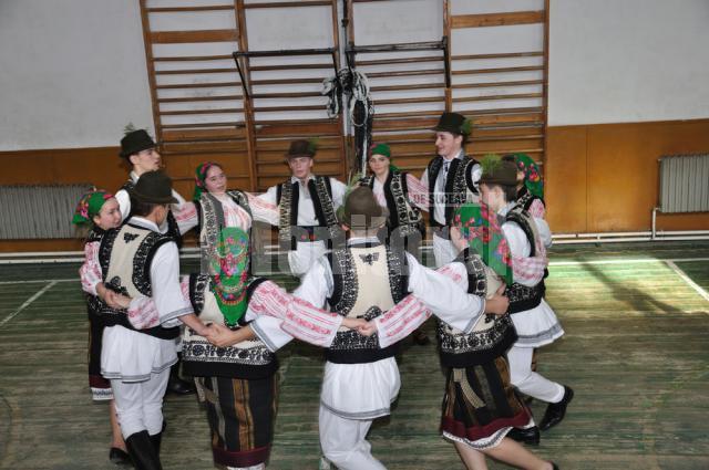 Cultural: Spectacol dedicat femeilor, la Colegiul Economic Suceava