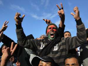 Peste 10.000 de persoane au protestat la Benghazi, cerând înlăturarea regimului Muammar Kadhafi