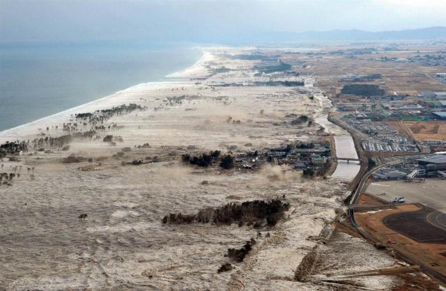 Cutremurul urmat de tsunami a provocat moartea a cel puţin 337 de persoane şi dispariţia altor 531 (foto: REUTERS)