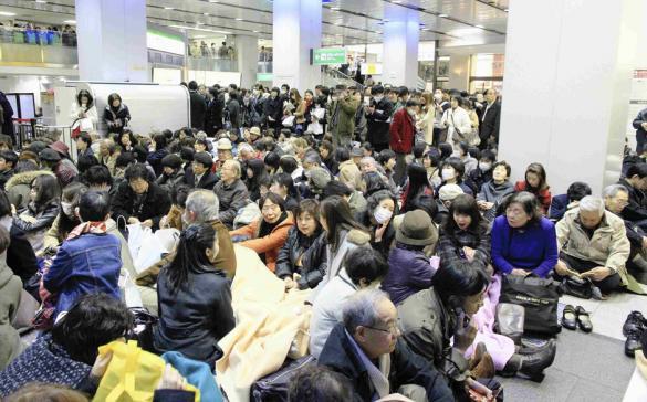 Cutremurul urmat de tsunami a provocat moartea a cel puţin 337 de persoane şi dispariţia altor 531 (foto: REUTERS)