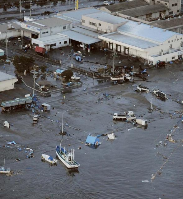 Cutremurul urmat de tsunami a provocat moartea a cel puţin 337 de persoane şi dispariţia altor 531 (foto: REUTERS)