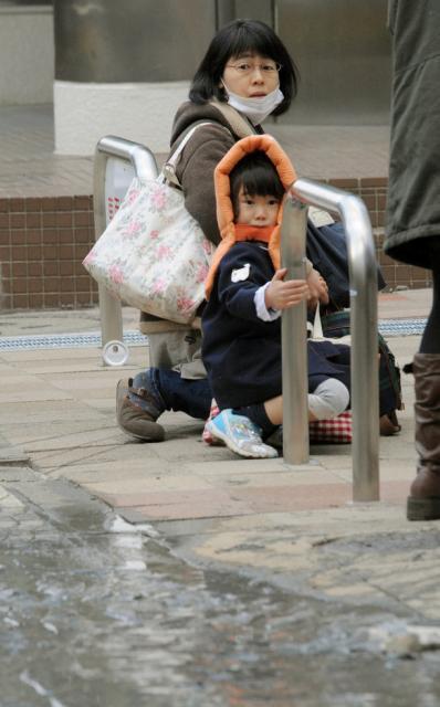 Circa 590.000 de persoane au fost evacuate în Japonia după cutremurul urmat de tsunami de vineri (foto: AP Photo/Kyodo News)