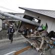 Bilanţul victimelor seismului şi valului devastator din Japonia a ajuns la 1.217 morţi, alte sute de persoane fiind în continuare dispărute (foto: AP Photo/Kyodo News)