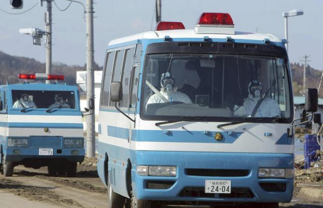 Bilanţul victimelor seismului şi valului devastator din Japonia a ajuns la 1.217 morţi, alte sute de persoane fiind în continuare dispărute (foto: AP Photo/Kyodo News)