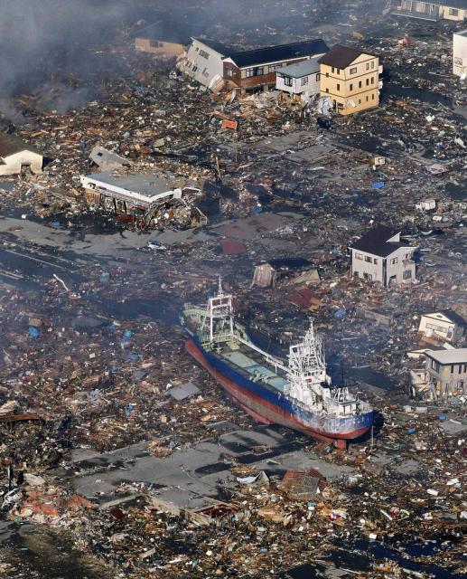 Costurile seismului din Japonia pentru firmele de asigurări ar putea atinge 34,6 miliarde de dolari (foto: AP Photo/Kyodo News)