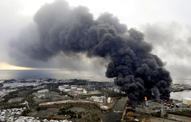 Bilanţul victimelor seismului şi valului devastator din Japonia a ajuns la 1.217 morţi, alte sute de persoane fiind în continuare dispărute (foto: AP Photo/Kyodo News)