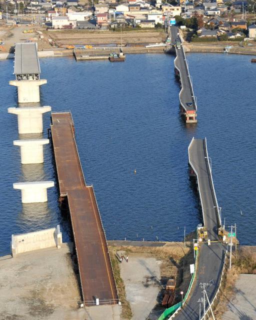 Costurile seismului din Japonia pentru firmele de asigurări ar putea atinge 34,6 miliarde de dolari (foto: AP Photo/Kyodo News)