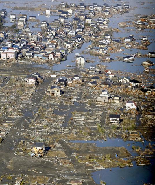 Costurile seismului din Japonia pentru firmele de asigurări ar putea atinge 34,6 miliarde de dolari (foto: AP Photo/Kyodo News)