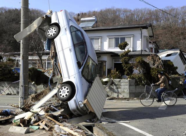 Costurile seismului din Japonia pentru firmele de asigurări ar putea atinge 34,6 miliarde de dolari (foto: AP Photo/Kyodo News)