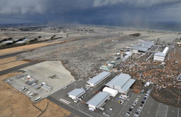 Costurile seismului din Japonia pentru firmele de asigurări ar putea atinge 34,6 miliarde de dolari (foto: AP Photo/Kyodo News)