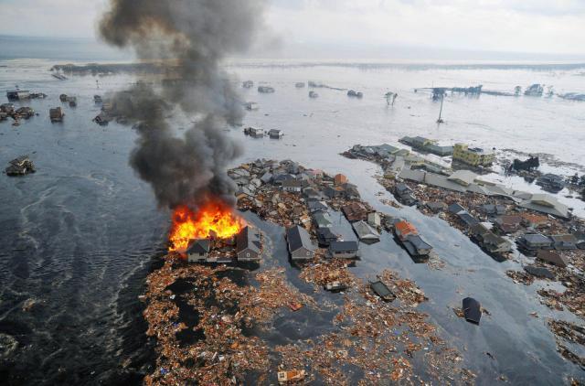 Costurile seismului din Japonia pentru firmele de asigurări ar putea atinge 34,6 miliarde de dolari (foto: AP Photo/Kyodo News)