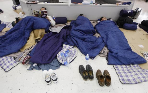 Circa 590.000 de persoane au fost evacuate în Japonia după cutremurul urmat de tsunami de vineri (foto: AP Photo/Kyodo News)