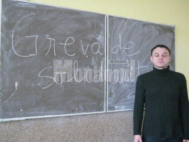Profesorii de la Colegiul Petru Rareş s-au aflat ieri în grevă de solidaritate
