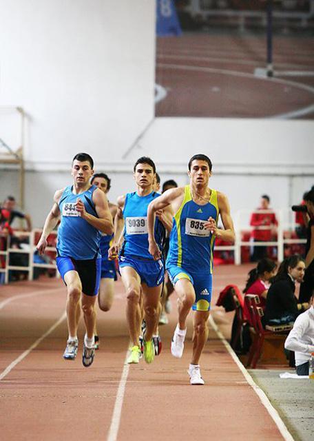 Iulian Romaş(stânga)-LPS Suceava, dublu campion naţional la 400 şi 800 de metri şi Bogdan Macovei(dreapta)-CSM Suceava, campion naţional la 1500 de metri Foto: Cristian BARBU