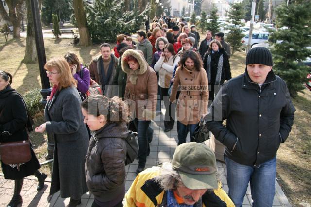 Miting spontan al profesorilor grevişti