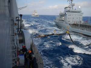 Şase nave ale NATO, susţinute de aviaţie, au început să patruleze în largul Libiei pentru a aplica embargoul asupra armelor decis de Naţiunile Unite