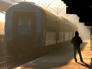99 de trenuri aflate în circulaţie la ora 3.00 vor fi afectate de trecerea la ora de vară Foto: MEDIAFAX