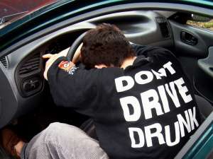 30% dintre tinerii şoferi recunosc că au condus cel puţin o dată sub influenţa alcoolului Foto: Konrad Baranski