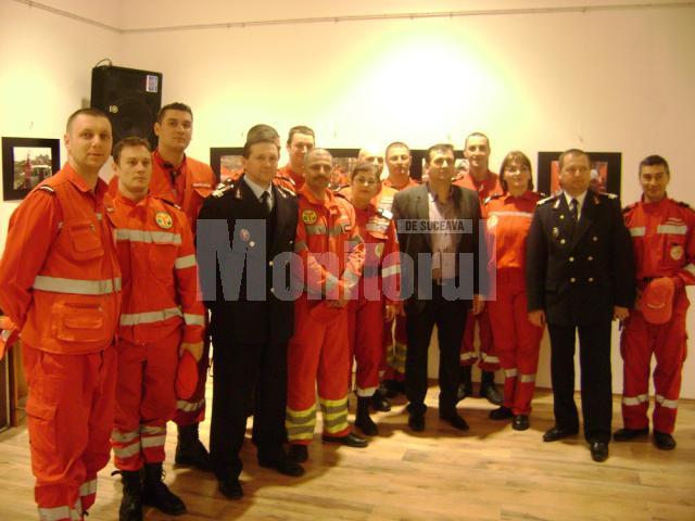 Echipajul SMURD Suceava, alături de şeful şi prim-adjunctul ISU Suceava