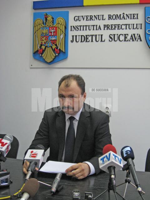 Prefectul de Suceava, Sorin Arcadie Popescu, consideră că terenurile nu puteau fi închiriate decât în urma unei licitaţii publice
