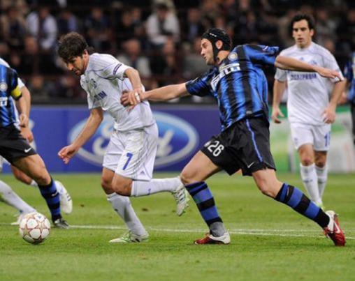 Cristian Chivu, eliminat în partida dintre Internazionale Milano şi Schalke 04 Foto: gsp.ro