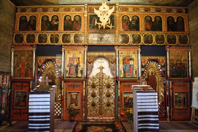 În lăcaşul de cult din Muzeul Satului Bucovinean se săvârşesc toate sfintele slujbe, în afară de înmormântări