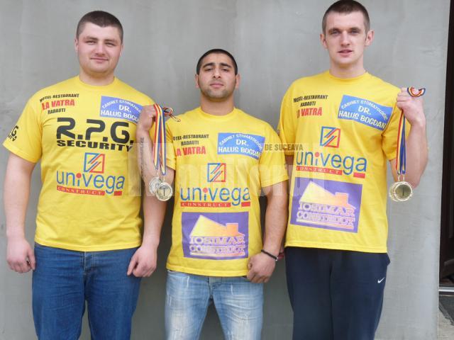 Cei trei sportivi ai clubului Bucovina Skandenberg Rădăuţi care au fost prezenţi la naţionale