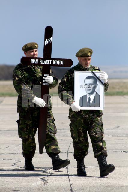 Militarii au ţinut fotografia fostului expert militar