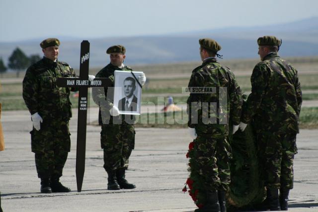 Militarii au ţinut fotografia fostului expert militar