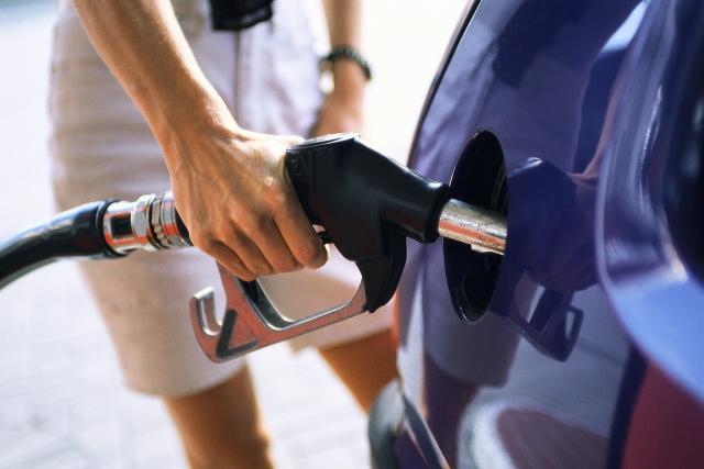 OMV Petrom (SNP) şi Rompetrol Downstream au majorat ieri preţurile carburanţilor cu nouă bani pe litru