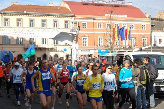 Dorneanul Cristian Prâsneac( numărul 303) a condus aproape toată cursa de semimaraton, dar a fost întrecut pe ultimii 400 de metri de un ucrainean