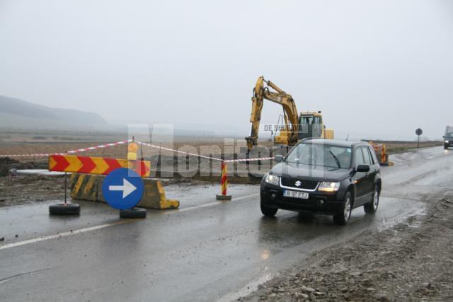 Traficul rutier se desfăşoară pe un singur sens