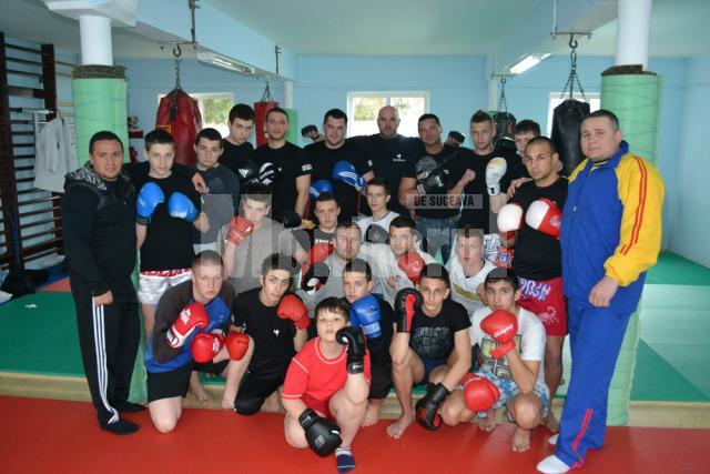 O parte dintre sportivii clubului Devencea din Suceava