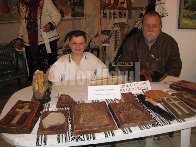 Prof. Vasile Zup şi Gabriel Simion, unul dintre elevii săi de la Clubul Copiilor Gura Humorului