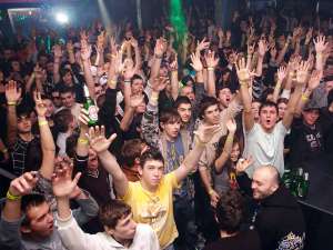 Organizatorii din Babylon speră să repete recordul de anul trecut când la concertul Guess Who au fost în club în jur de 1.200 de tineri  Foto: orasulsuceava.ro