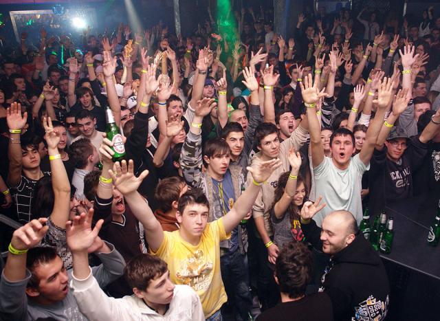 Organizatorii din Babylon speră să repete recordul de anul trecut când la concertul Guess Who au fost în club în jur de 1.200 de tineri  Foto: orasulsuceava.ro
