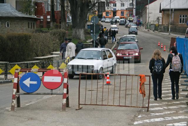 Pe strada Mihai Eminescu, timp de două săptămâni va fi sens unic, din cauza lucrărilor de modernizare a clădirii fostului Cinema Modern