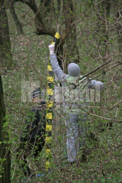 Bărbat găsit spânzurat cu o funie, în pădurea Zamca