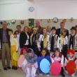 Copiii de la Centrul „Laurenţia Ulici” Humor, împreună cu oaspeţii olandezi