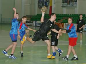 Echipa de handbal juniori IV a LPS Suceava s-a calificat la turneul semifinal în urma turneului din sala LPS